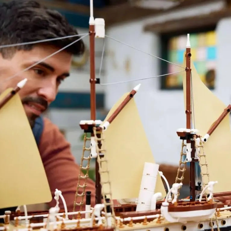 Endurance Exploration Ship Building Blocks (3011 Pcs)