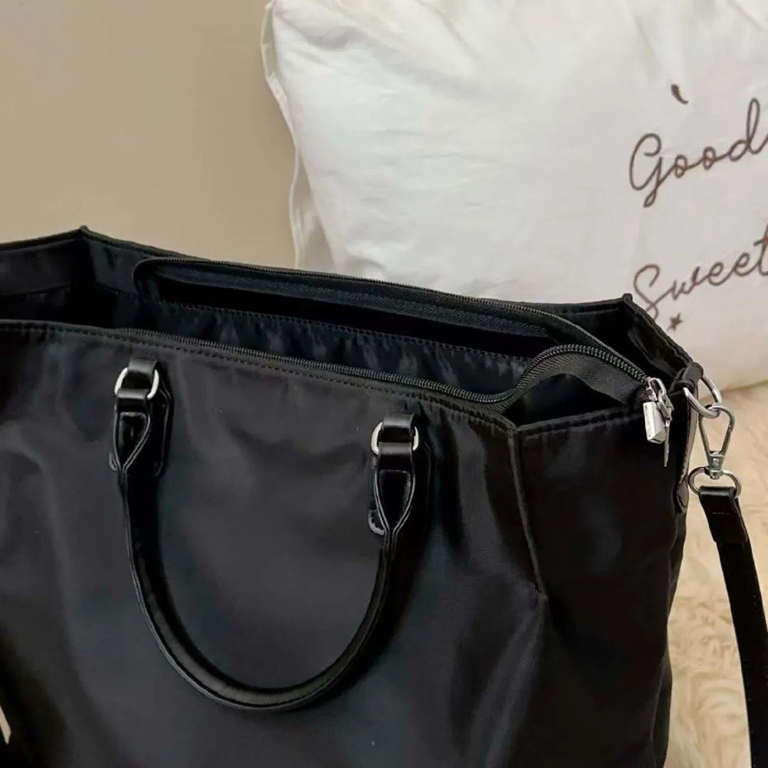 D-Luxe Runway Seminar VIP Shoulder Tote