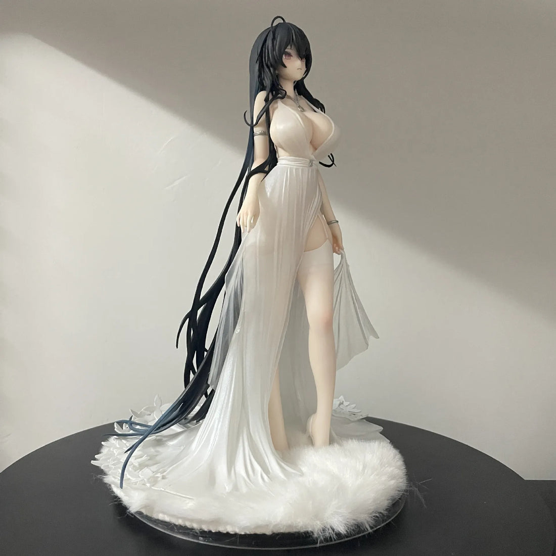 Azur Lane Taihou Evening Dress Display Statue (30 cm)