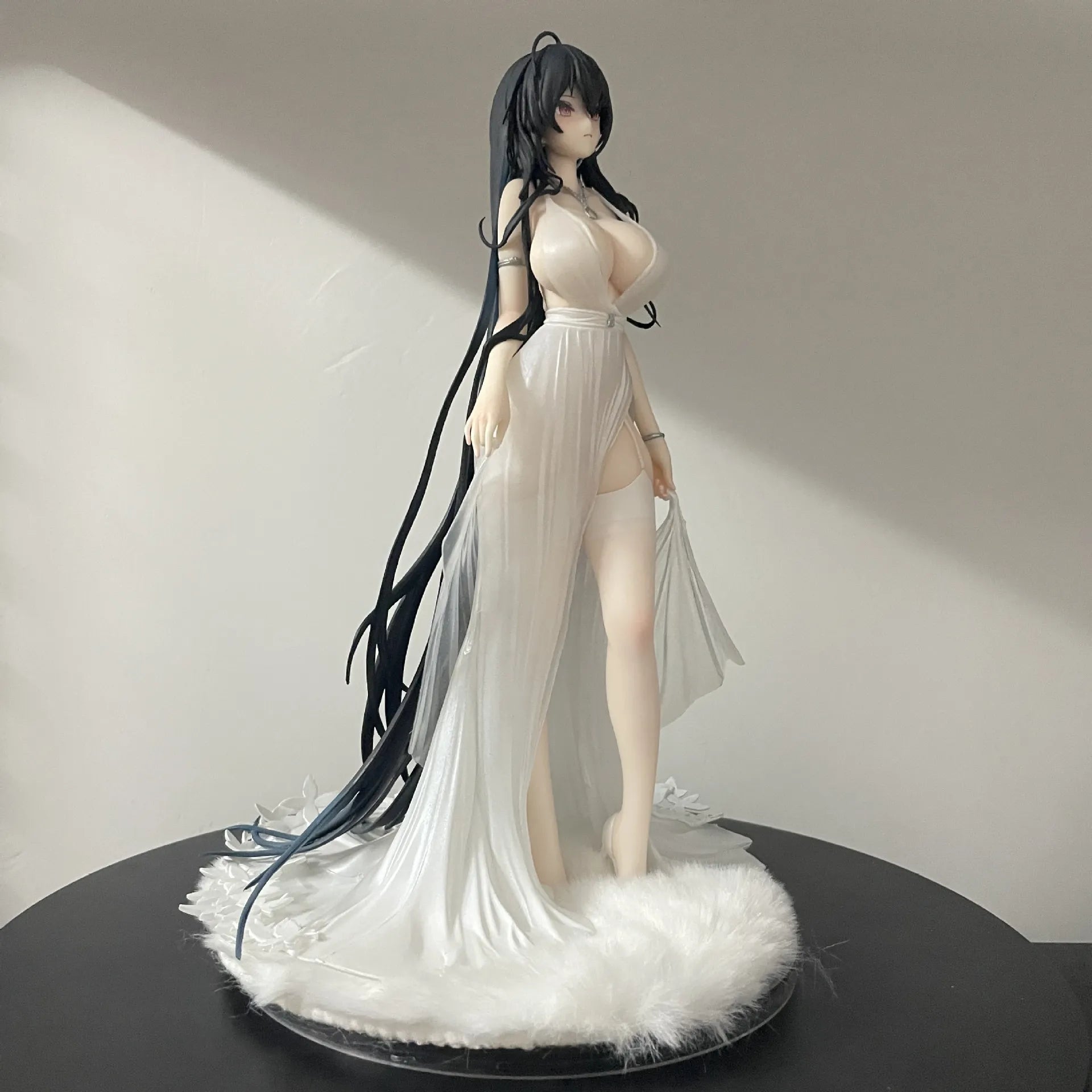 Azur Lane Taihou Evening Dress Display Statue (30 cm)