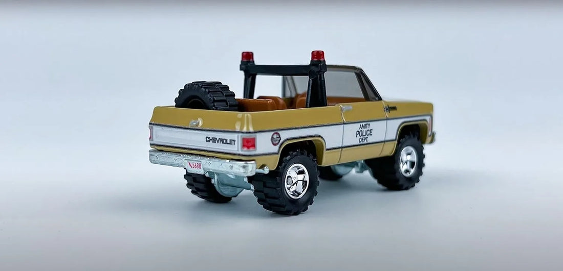 Hot Wheels Jaws '75 Chevy Blazer Vehicle