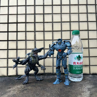 NECA Jaeger Gipsy Danger vs Kaiju Knifehead 2-Pack Figure