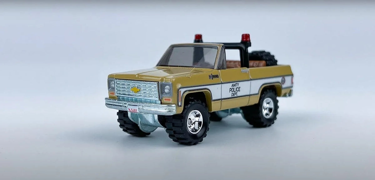 Hot Wheels Jaws '75 Chevy Blazer Vehicle