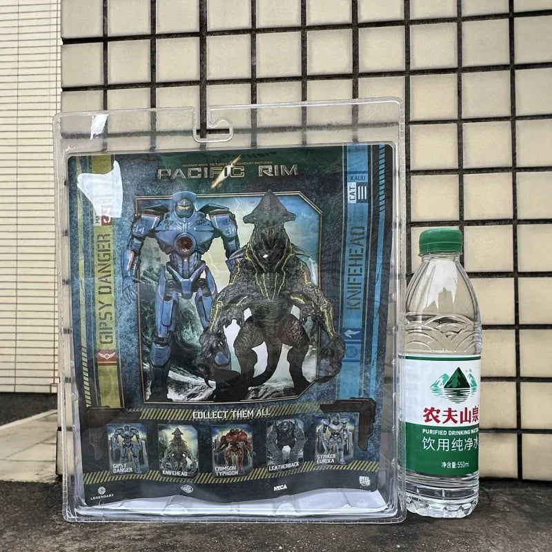 NECA Jaeger Gipsy Danger vs Kaiju Knifehead 2-Pack Figure