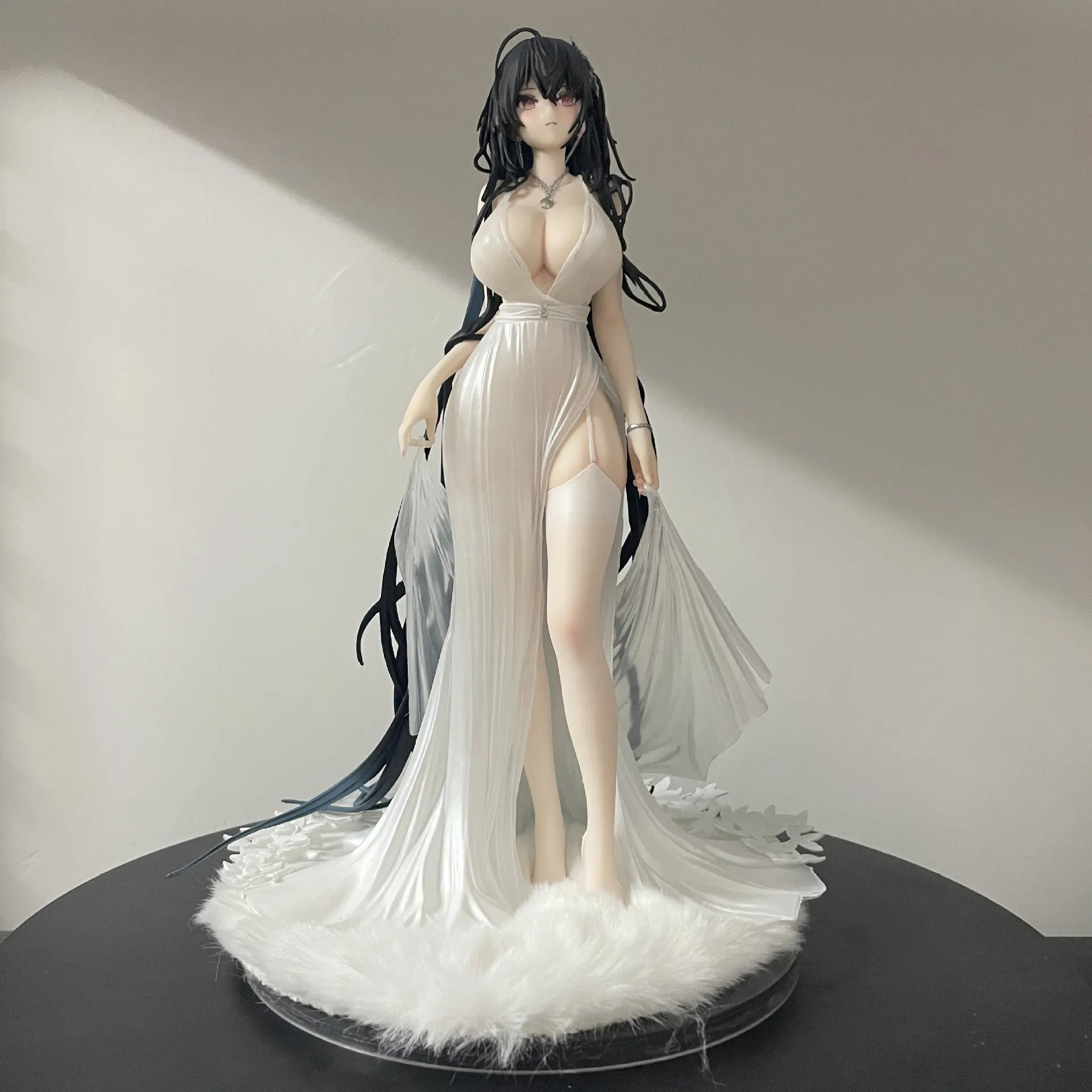Azur Lane Taihou Evening Dress Display Statue (30 cm)