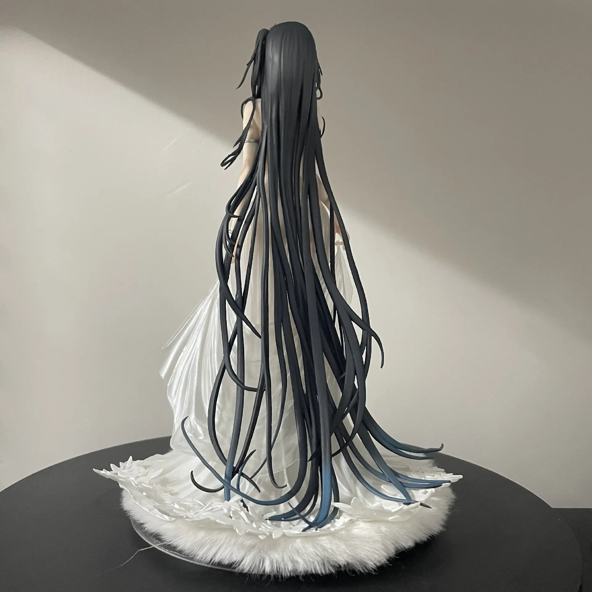 Azur Lane Taihou Evening Dress Display Statue (30 cm)