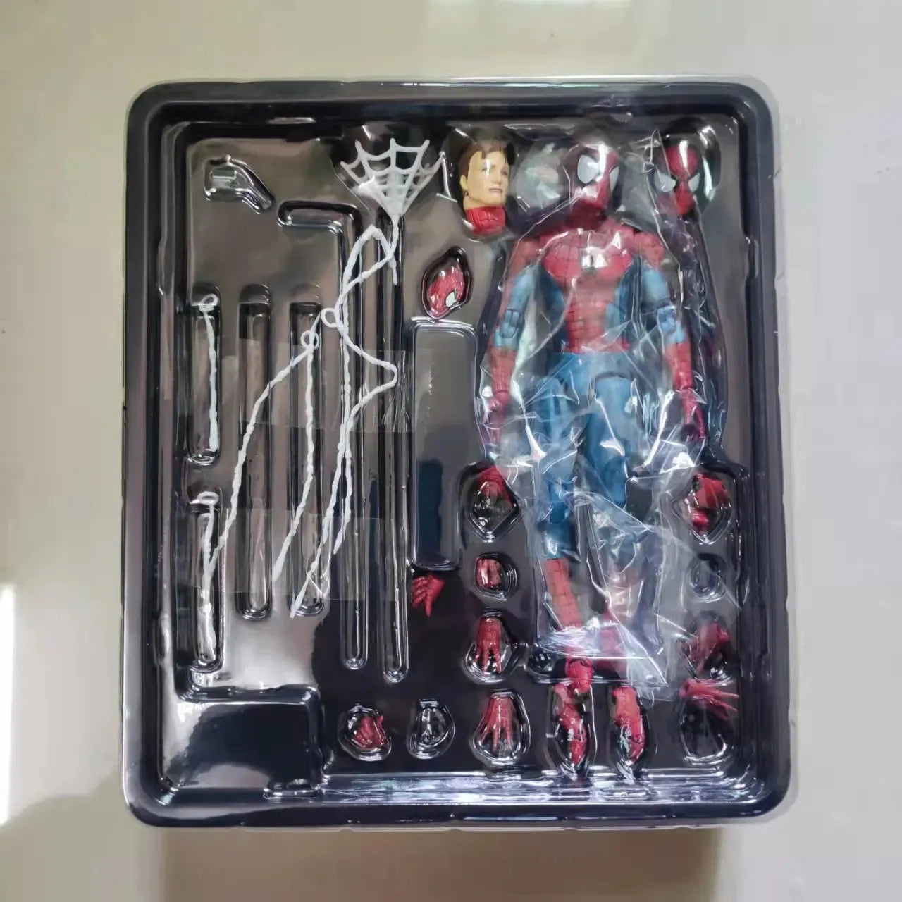 Mafex No. 075 Spiderman Action Figurine (16 cm)