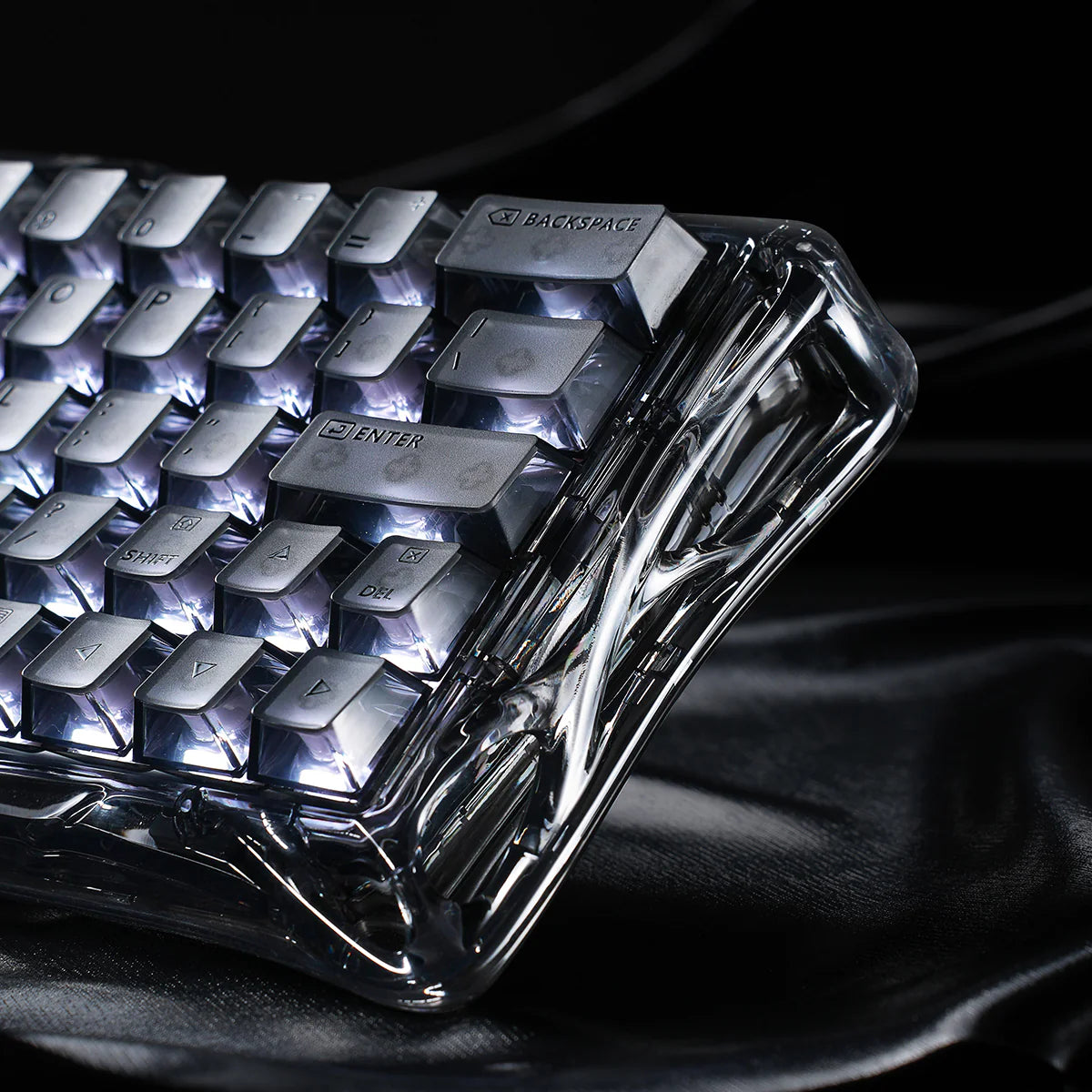 Mercury V60 - Onyx Crystal - Bear Hugs