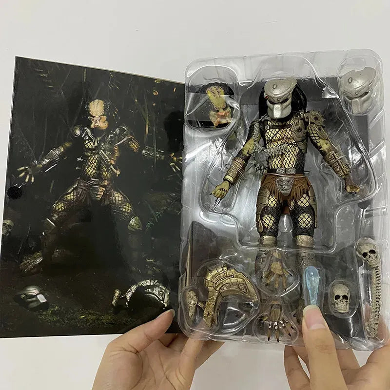 Ultimate Elder Predator Action Figure (18 cm)