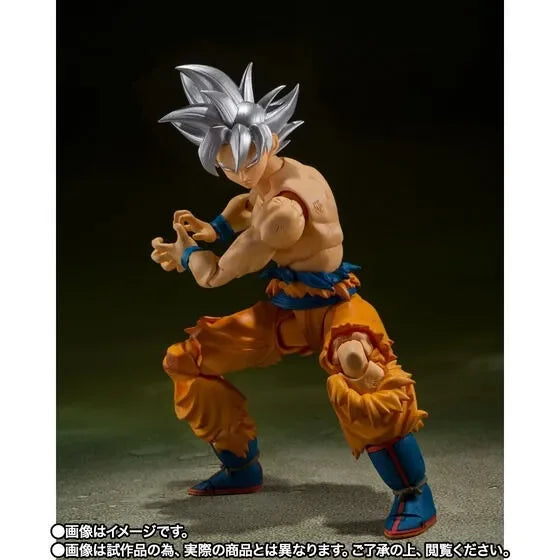SHF Son Goku Ultra Instinct Figurine (18 cm)