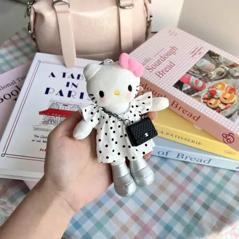 سلسلة مفاتيح Hello KT Glam Gal القطيفة 