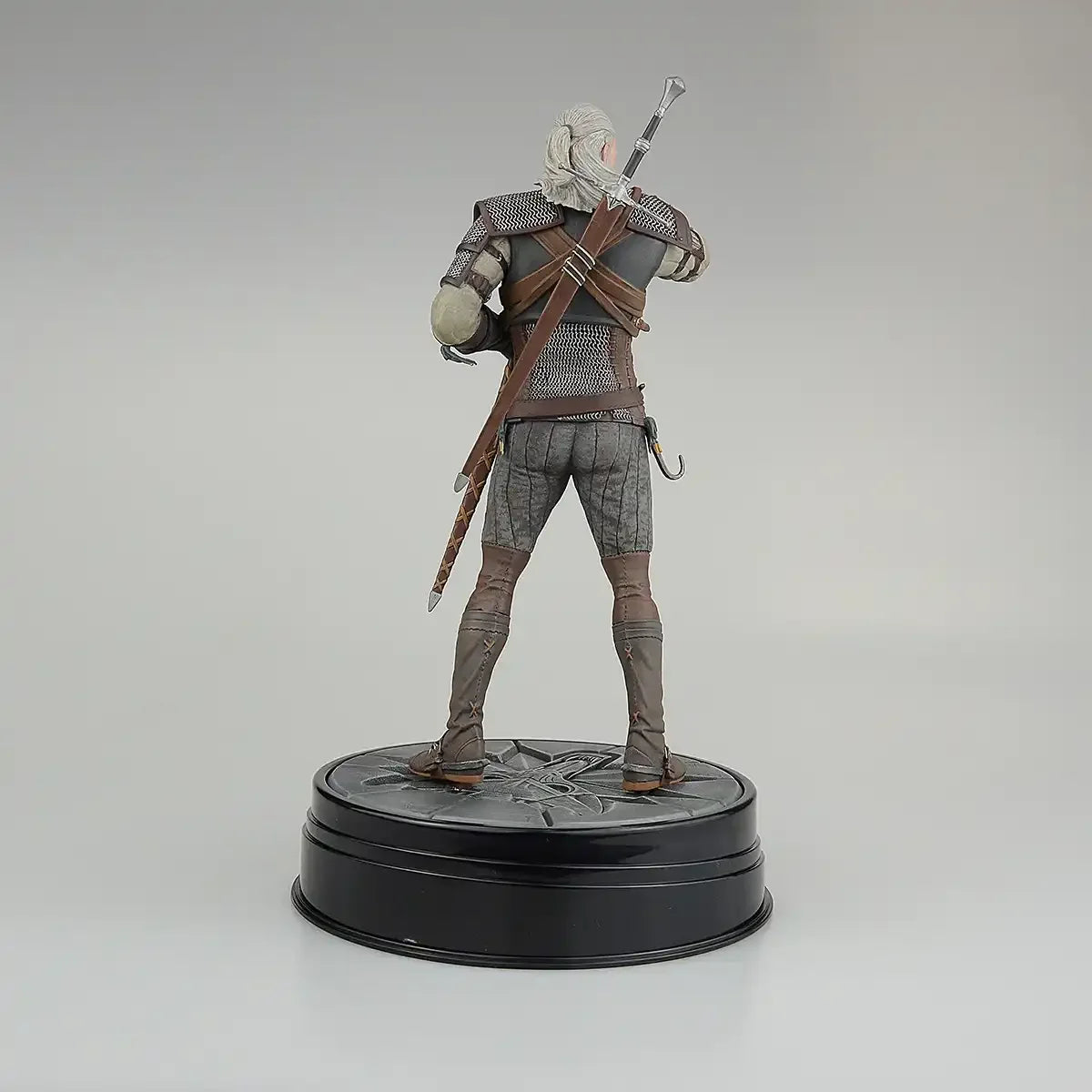 DH Geralt of Rivia Deluxe Figurines (24 cm)