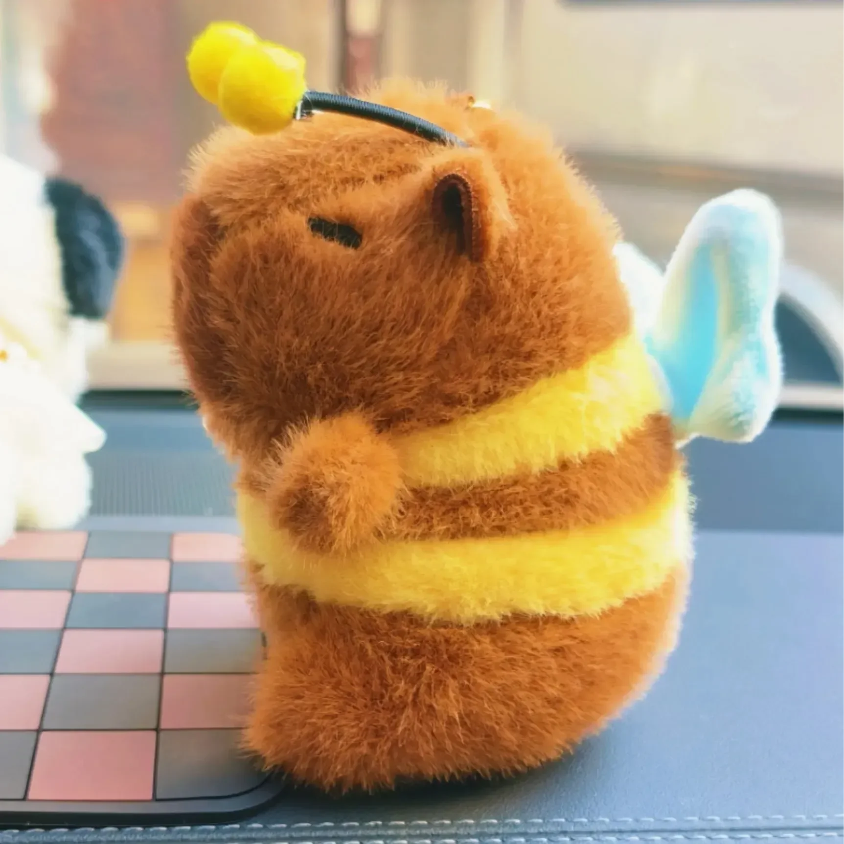 سلسلة مفاتيح باز كابي ذات أجنحة النحل 