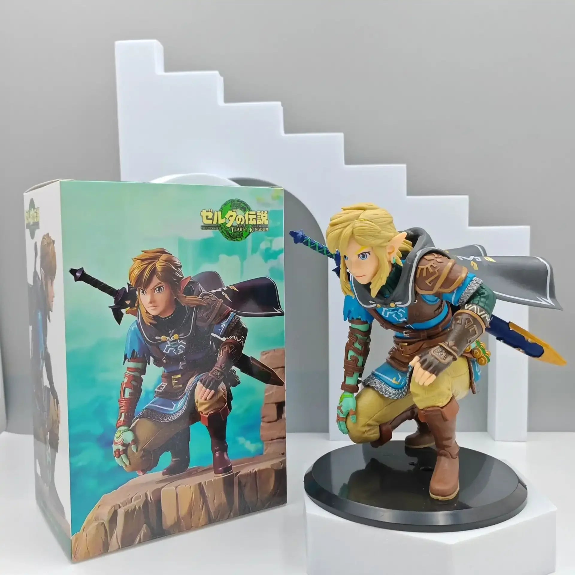 Hero of Hyrule Figurine (14 cm)