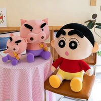 Peluche Shinichan et son copain cochon 