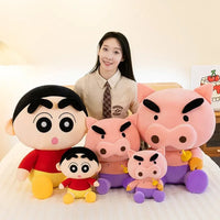 Peluche Shinichan et son copain cochon 