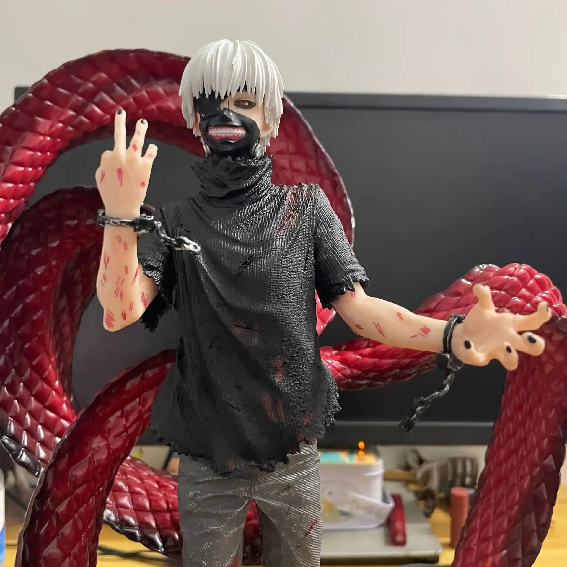 Ghoulish Kaneki Ken Figurine (39 cm)