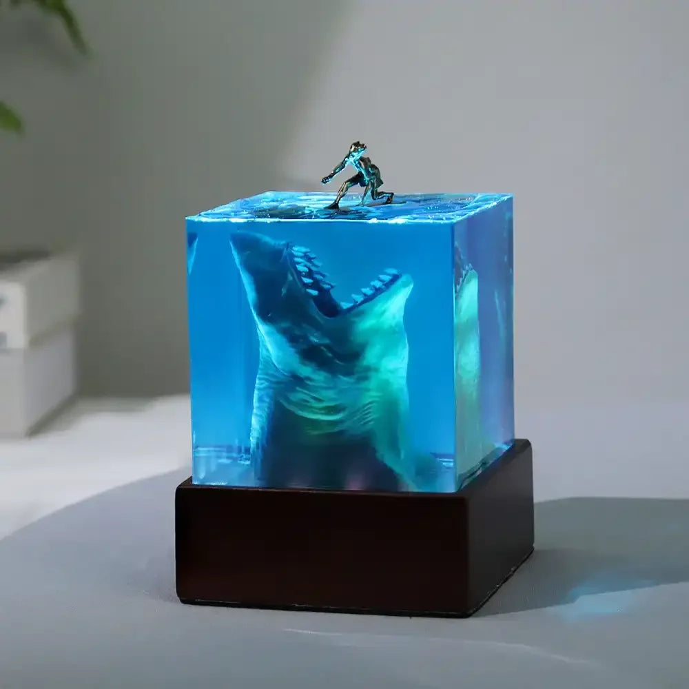 Veilleuse en résine Shark Ambush 