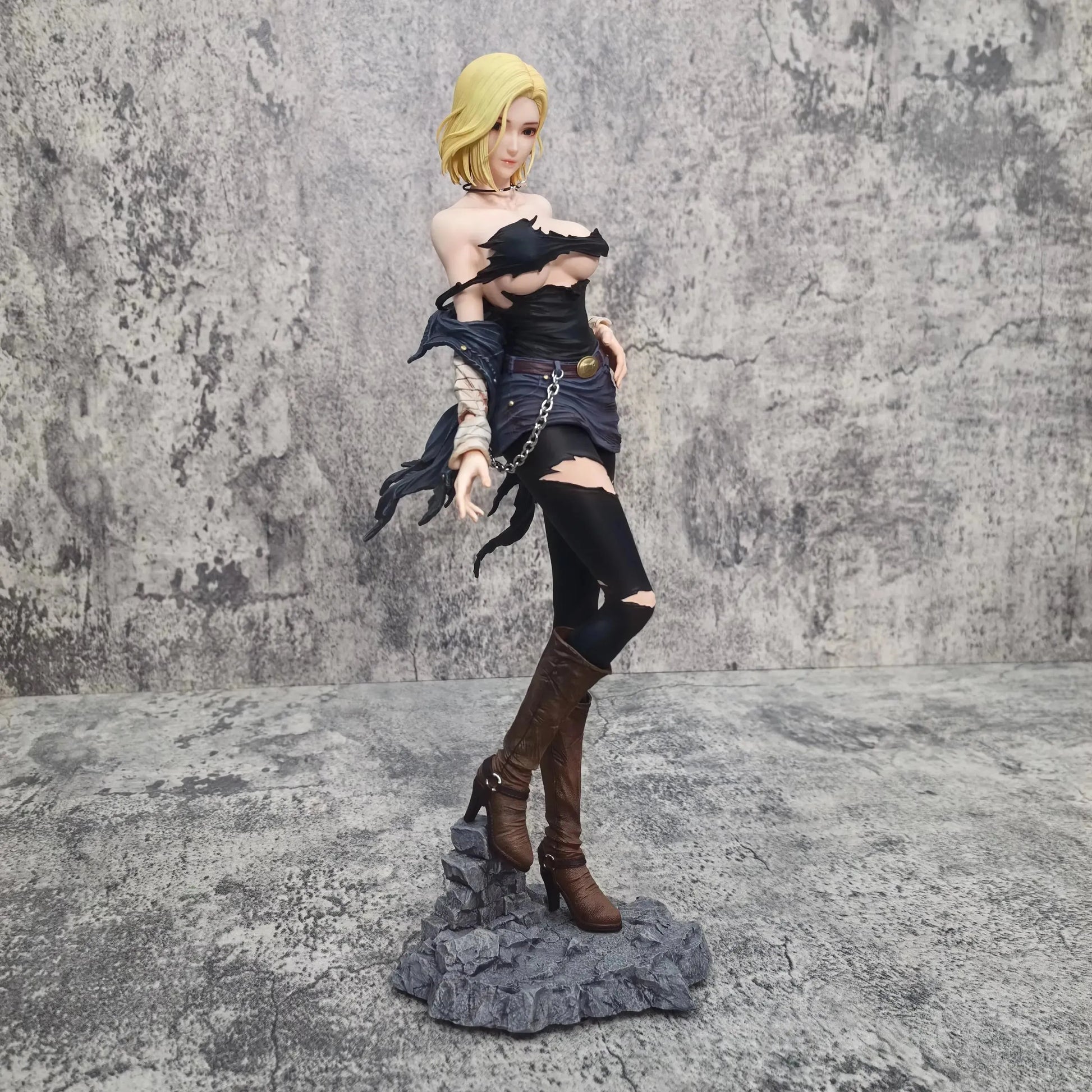 Dragon Ball Z Android 18 Action Figurine (30 cm)