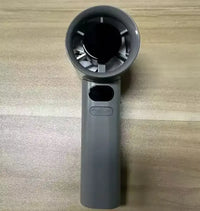 مروحة يدوية رائعة تهبها الرياح 