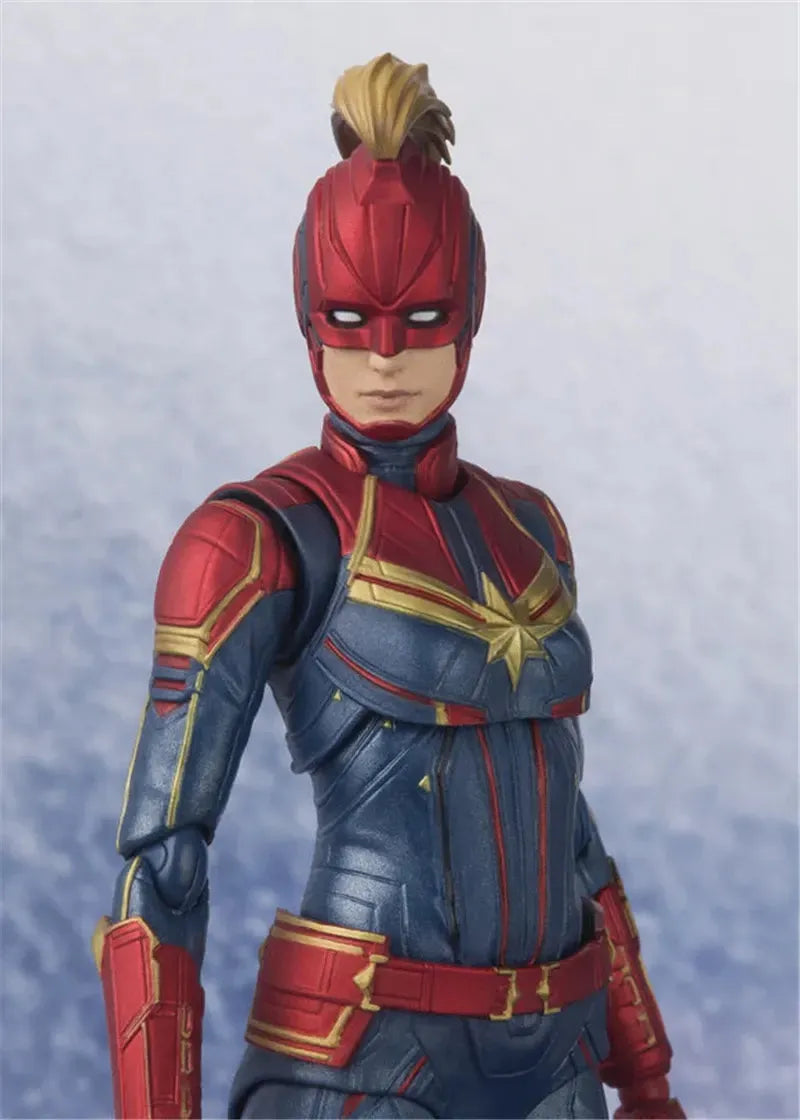 Legends Series Captain Marvel Action Figure (15 cm)