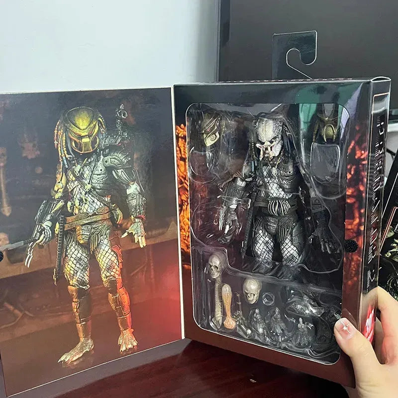 Ultimate Elder Predator Action Figure (18 cm)