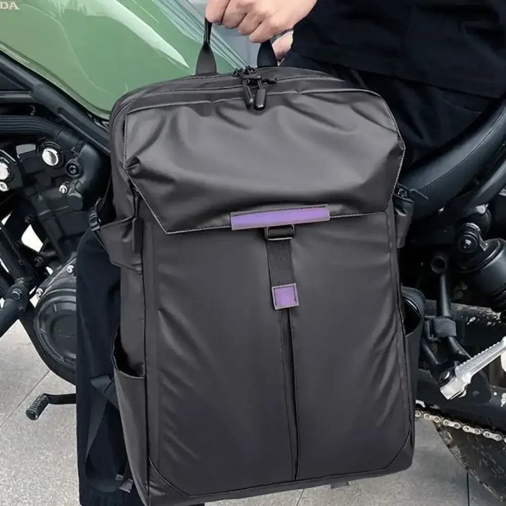 حقيبة ظهر أنيقة جاهزة لركوب الدراجات النارية 