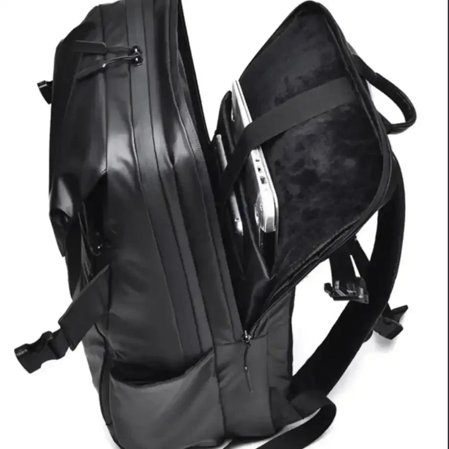 حقيبة ظهر أنيقة جاهزة لركوب الدراجات النارية 