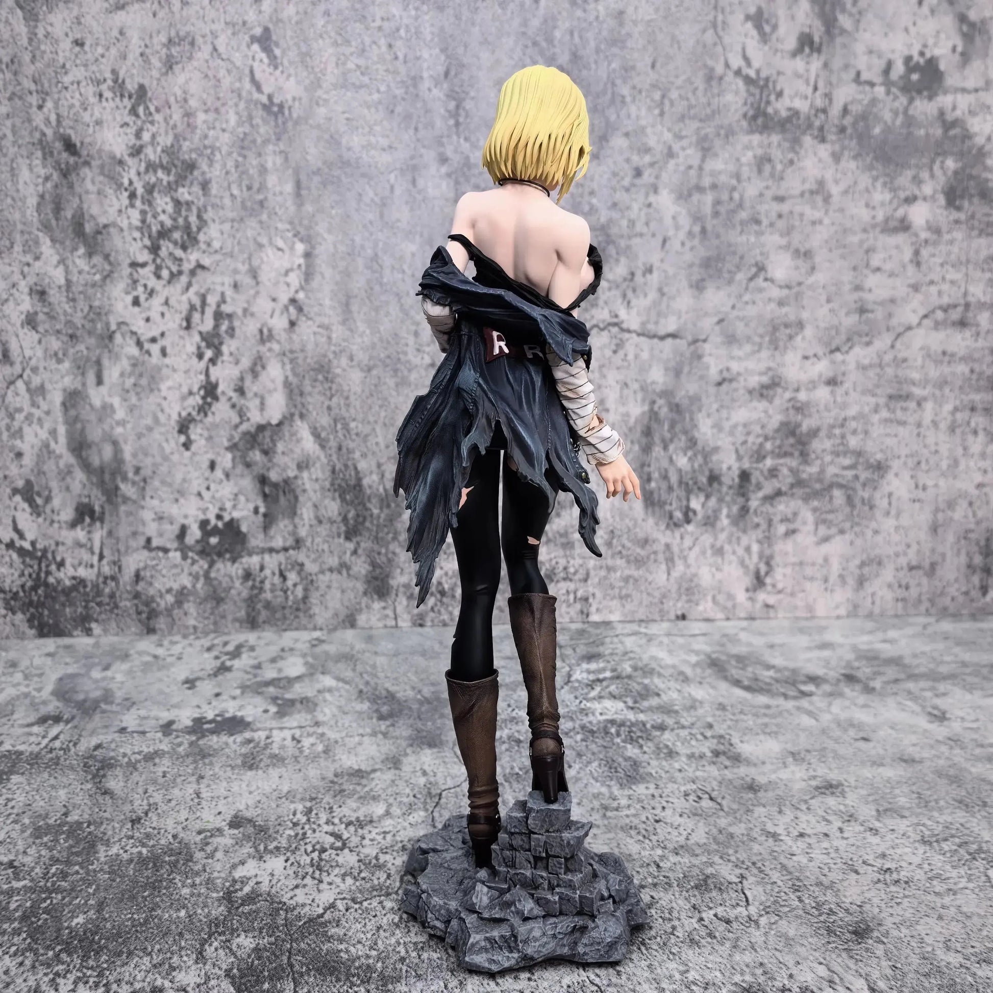 Dragon Ball Z Android 18 Action Figurine (30 cm)