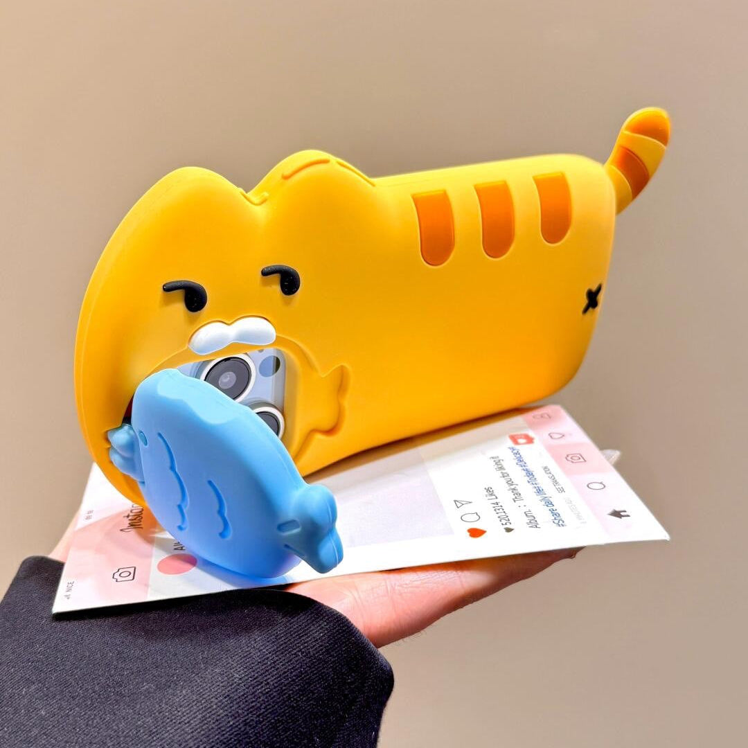 Chonky Cat & Fish Hug iPhine Case - Bear Hugs