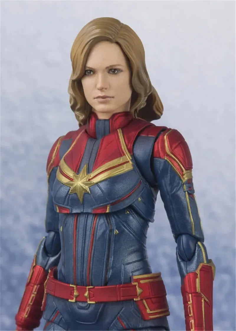 Legends Series Captain Marvel Action Figure (15 cm)