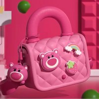 حقيبة DSNY Tsum Tsum الصغيرة القابلة للتحويل 