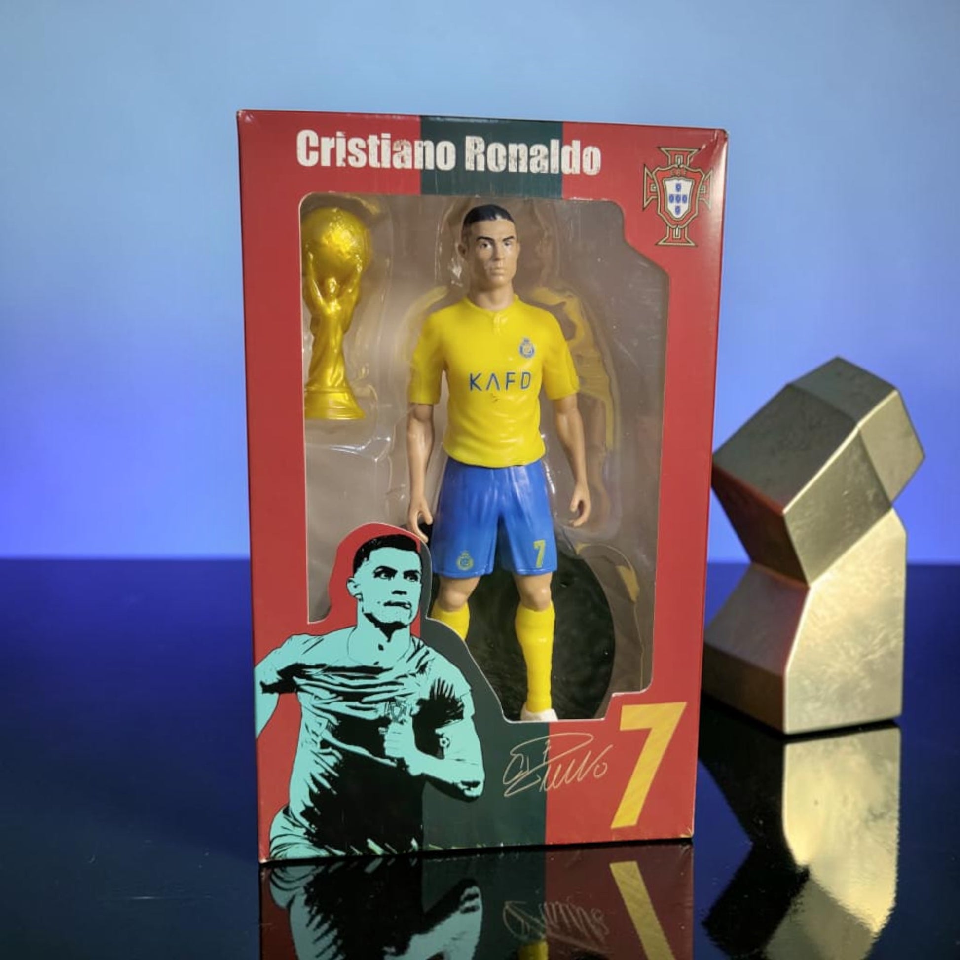 World Football GOAT Legends with Trophy Figure (20 cm)