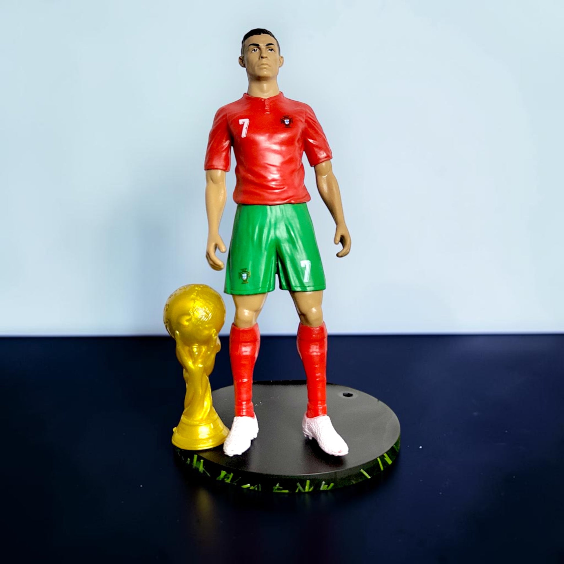 World Football GOAT Legends with Trophy Figure (20 cm)