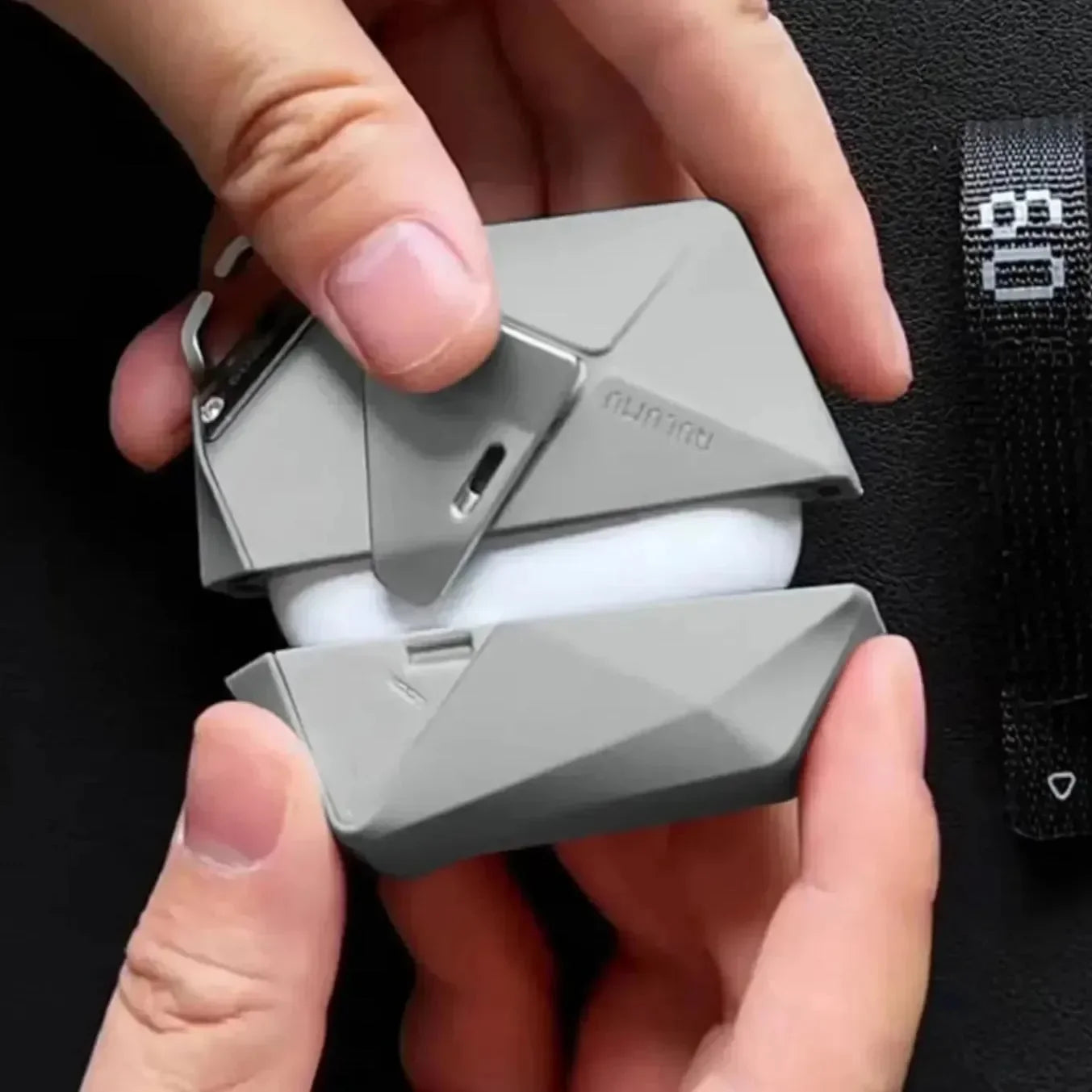 Aulumu A09 AirPods Case - Bear Hugs