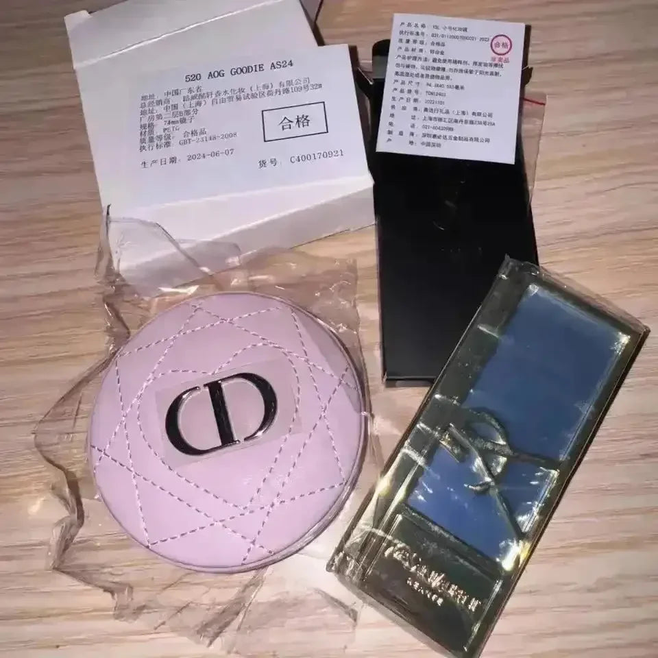 D Luxe Designer Portable Makeup Mirror - Bear Hugs