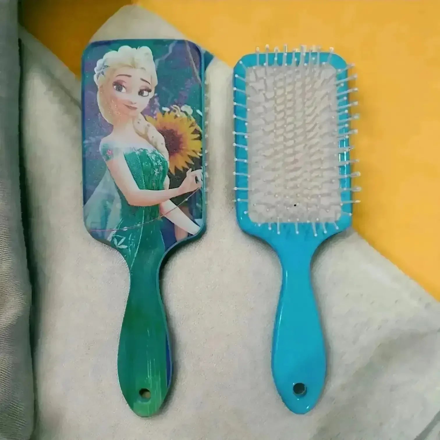 Disney Frozen Hair Comb - Bear Hugs