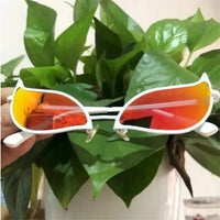 Donquixote Crimson Grin Sunglasses - Bear Hugs