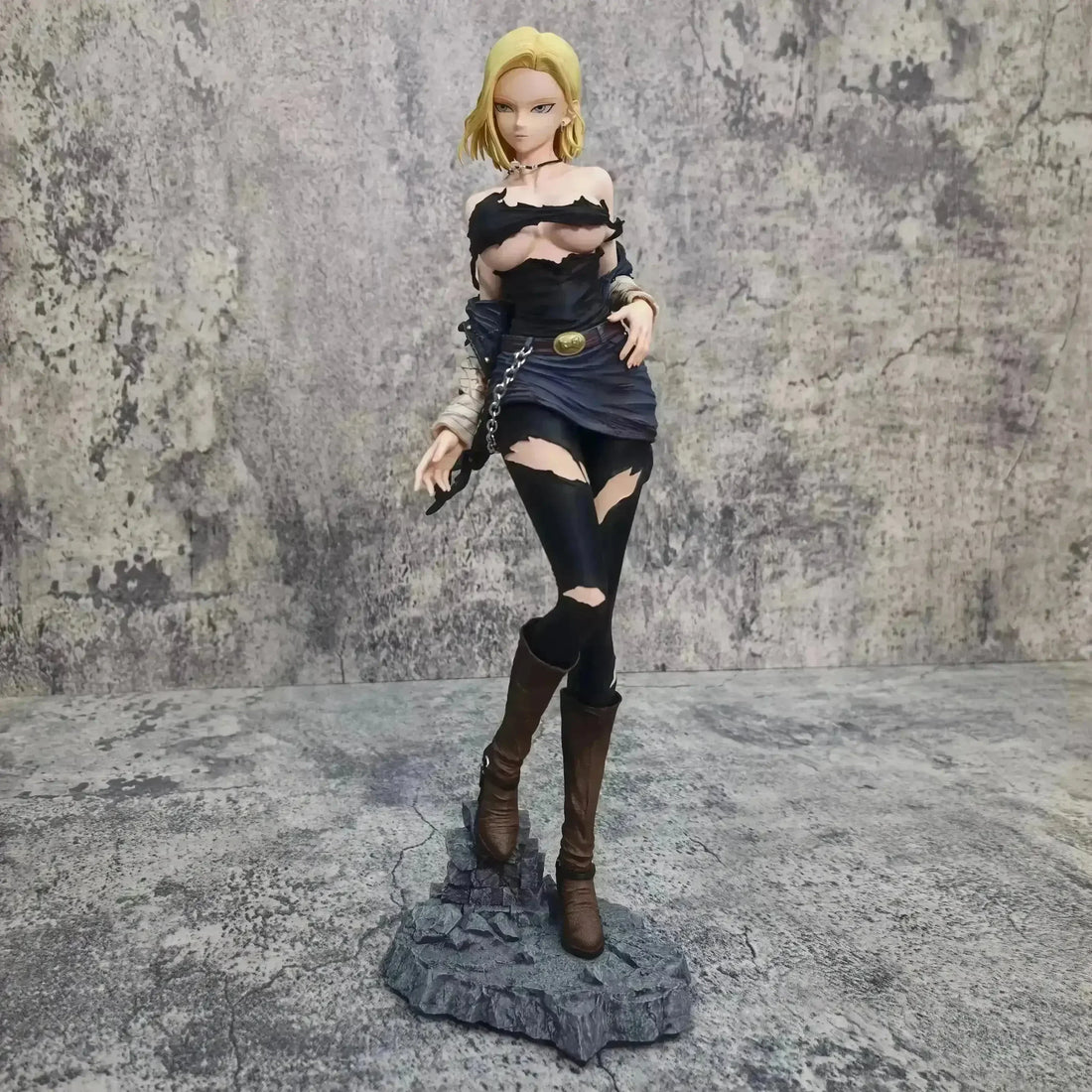 Dragon Ball Z Android 18 Action Figurine (30 cm) - Bear Hugs