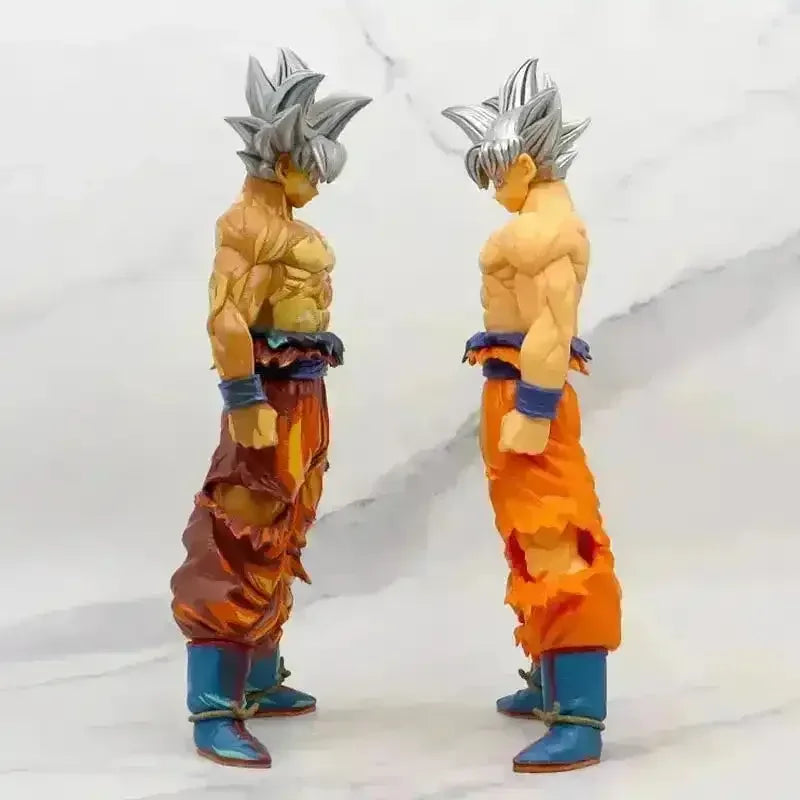 Dragon Ball Z Ultra Instinct Goku Figurine (30 cm) - Bear Hugs