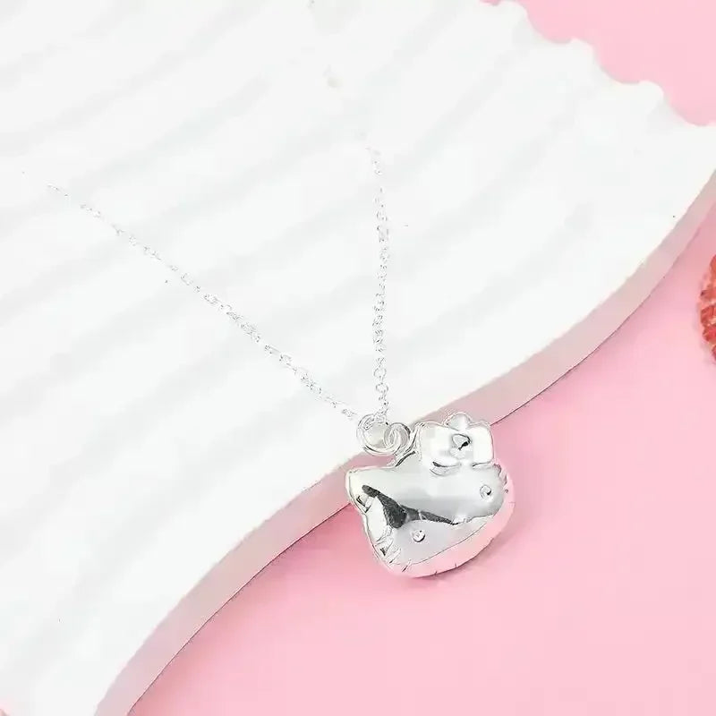 Hello Kitty Opening Can Pendant - Bear Hugs