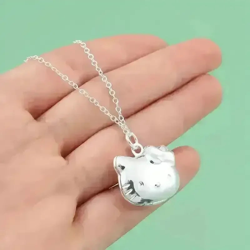 Hello Kitty Opening Can Pendant - Bear Hugs