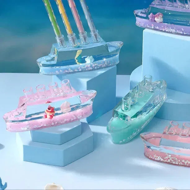 Liquid Motion Floating Oil Glass Pen Holder - Bear Hugs