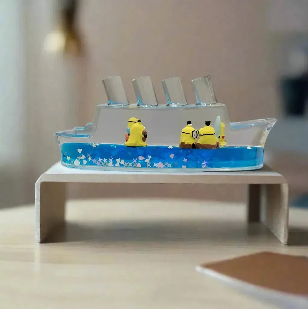 Liquid Motion Floating Oil Glass Pen Holder - Bear Hugs