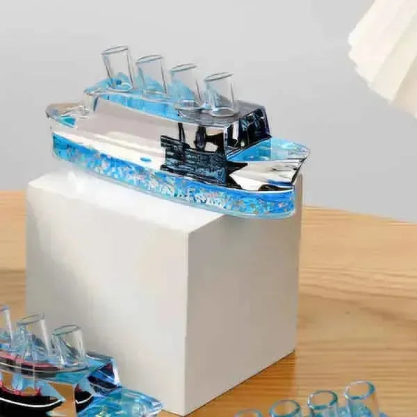 Liquid Motion Floating Oil Glass Pen Holder - Bear Hugs