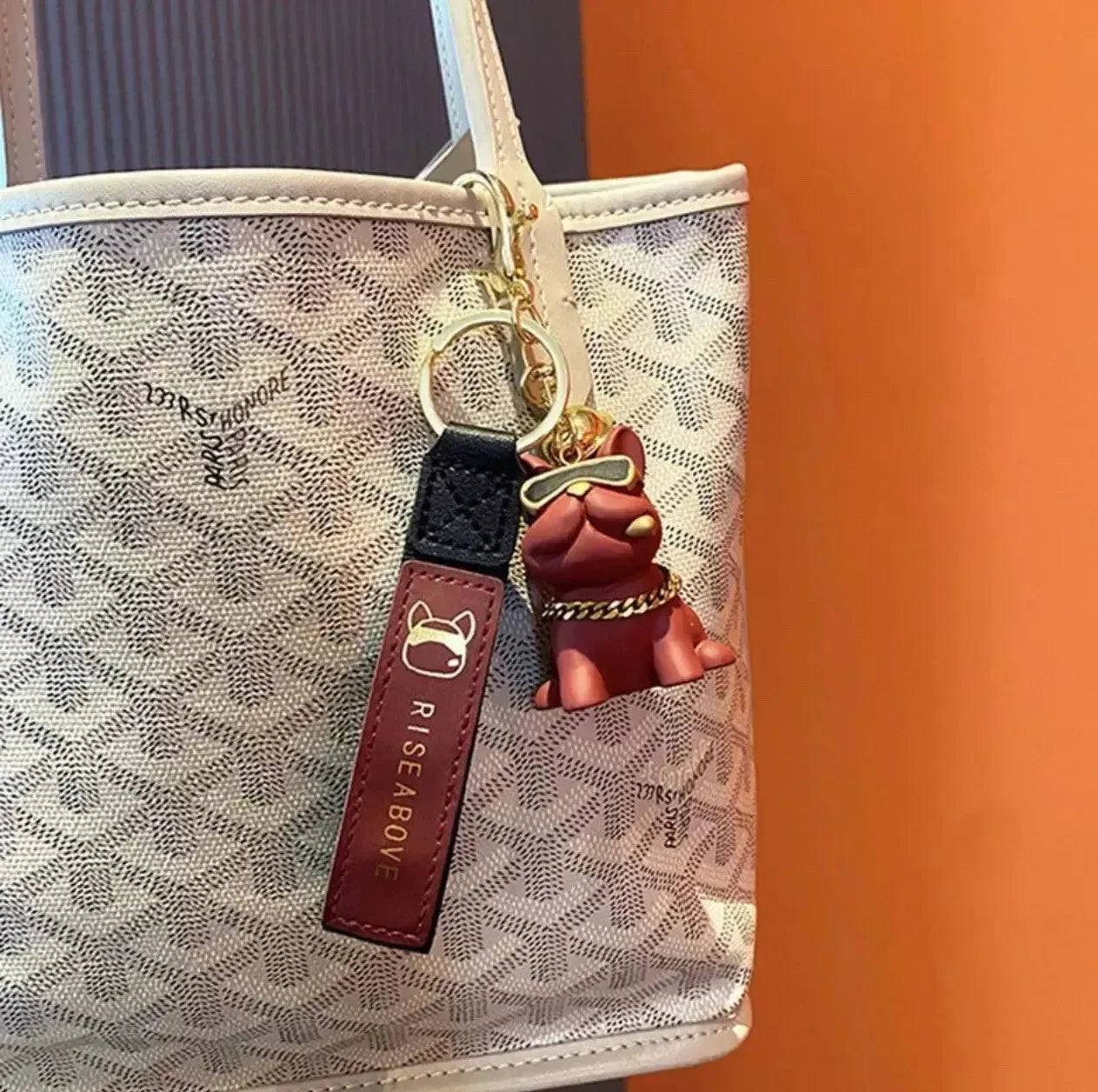 Luxurious Bulldog 3D Keychain - Bear Hugs