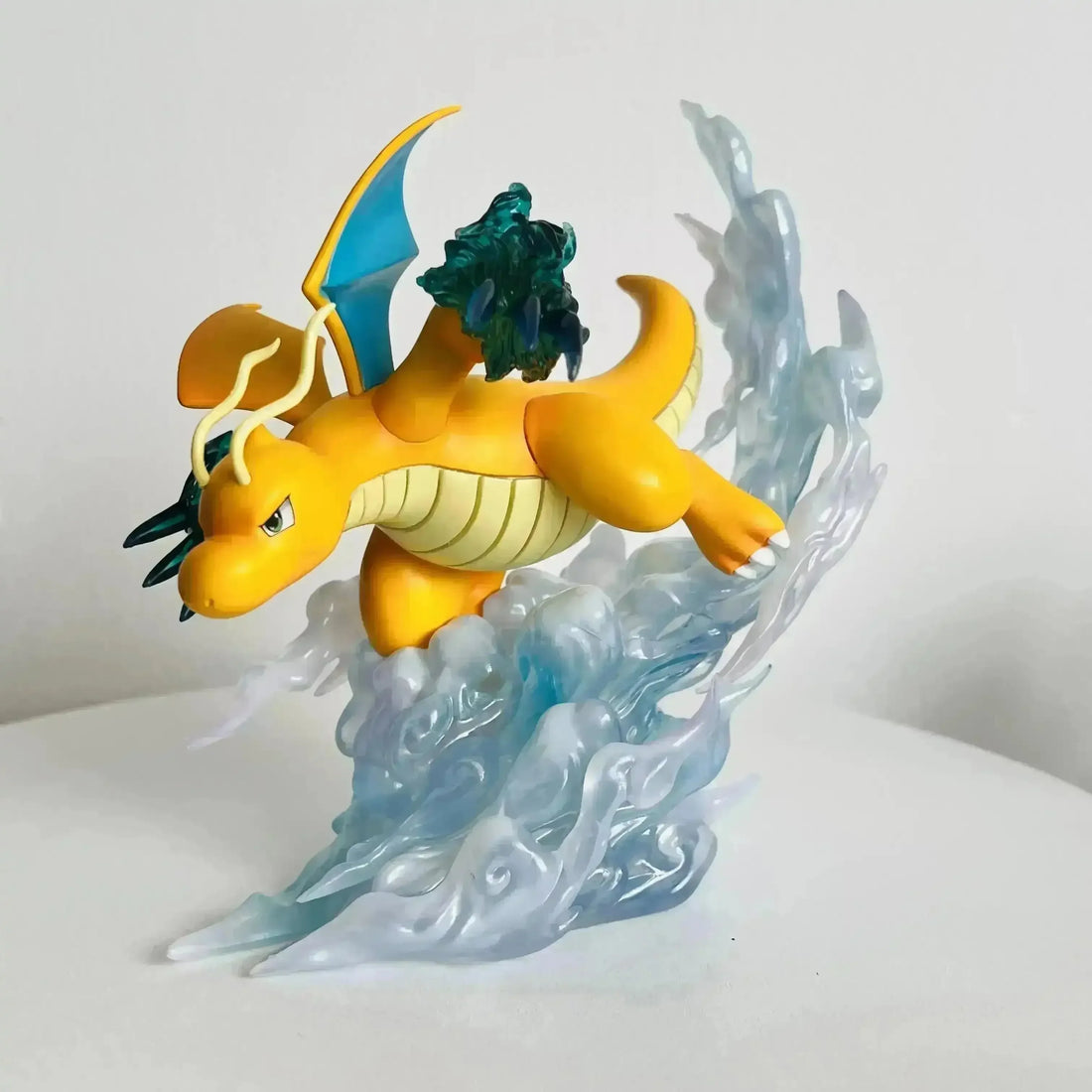 Pokémon Dragonite Action Figurine (16 cm) - Bear Hugs