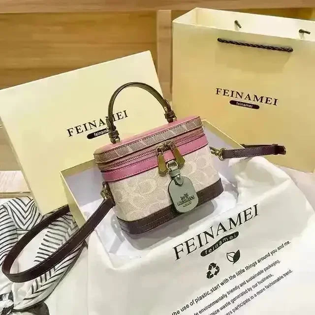 Redkiss Horse Drawn Handbag - Bear Hugs