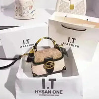 Redkiss Horse Drawn Handbag - Bear Hugs