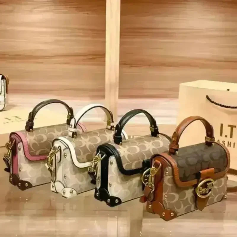 Redkiss Horse Drawn Handbag - Bear Hugs
